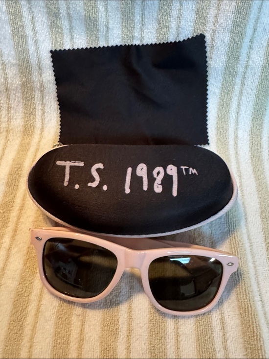 Taylor Swift Accessories - T.S. 1989 Pink Wayfarer Sunglasses Taylor Swift
